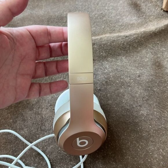 Beats by Dr. Dre Studio 2 Wireless Over Ear Headphones - Picture 10 of 12